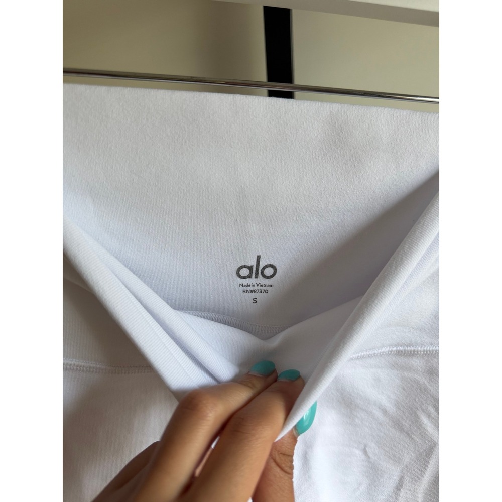 Alo Yoga 5" Airbrush High-Waist Biker Shorts – Size S - White - Picture 5 of 6